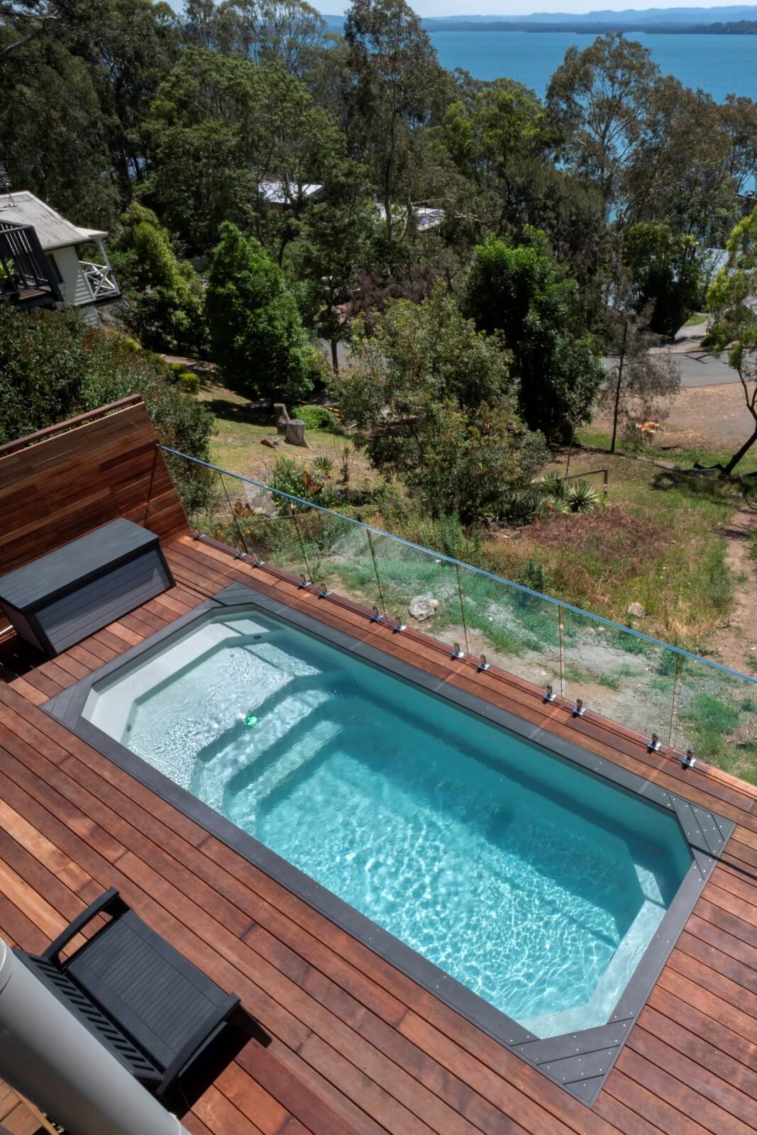 Install an above-ground pool - Installation of the liner (4/6) 